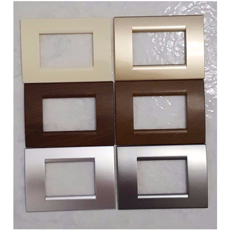 foto del prodotto trade shop placca placche placchete compatibili living light in abs 3 4 7 posti colorate beige 4 fori 