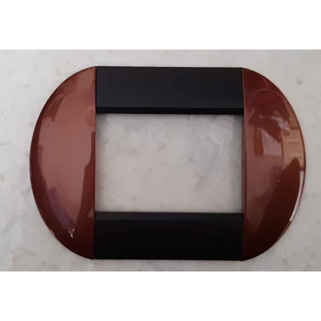foto del prodotto trade shop placca placche placchette compatibili living international light bombate bticino bicolore marrone e nero 7 fori 