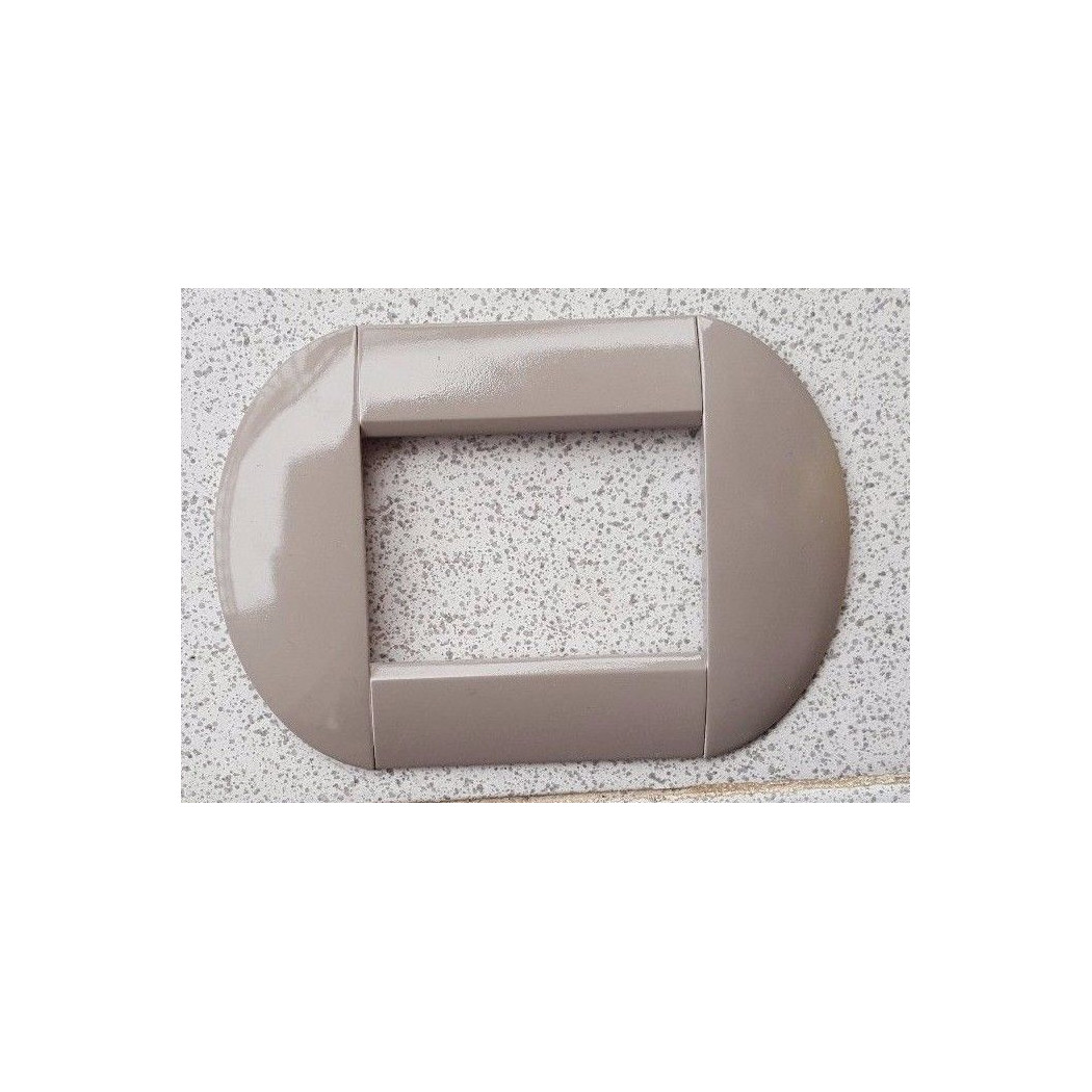 foto del prodotto trade shop placca placche placchette compatibili living international light bombate bticino tortora 3 fori 