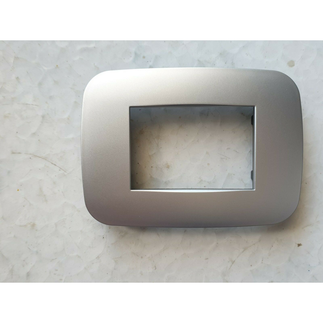 foto del prodotto trade shop placca placchetta placchette compatibili per serie axolute bticino colorate fori cromo satinato 3 fori 