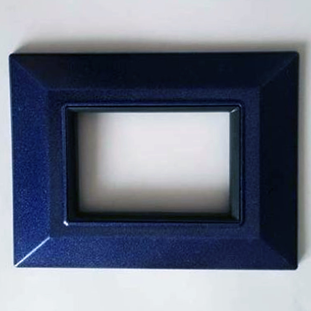 foto del prodotto trade shop placca placchetta placchette compatibili per serie axolute bticino colorate sq blu metallizzato 3 fori 
