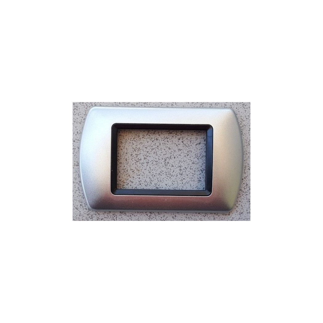 foto del prodotto trade shop placchette placche in abs compatibili per serie living international placca argento 7 fori 