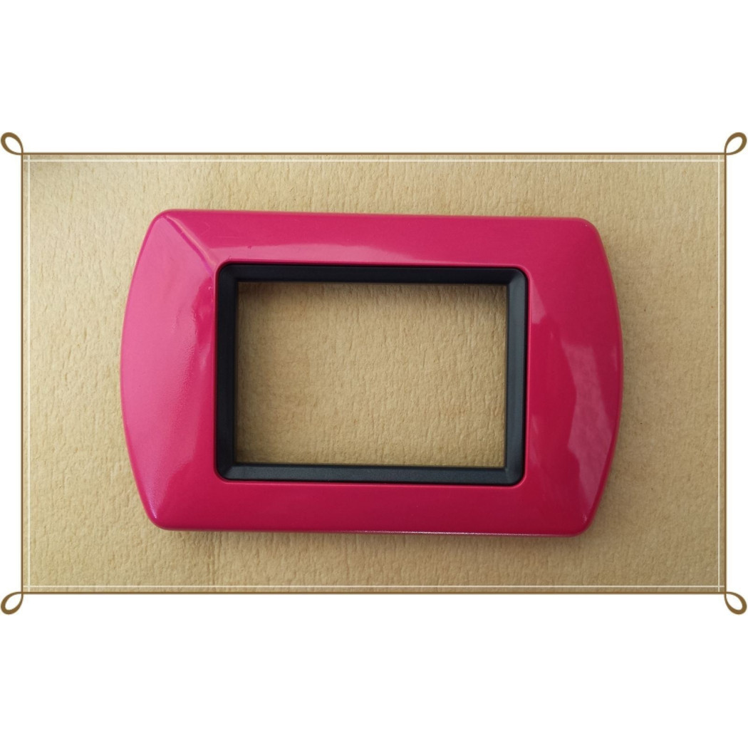 foto del prodotto trade shop placchette placche in abs compatibili per serie living international placca fucsia 4 fori 