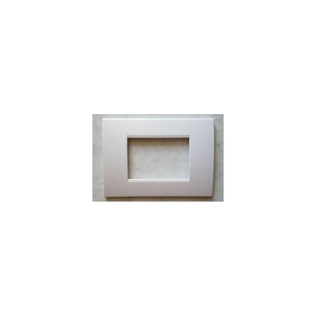 foto del prodotto trade shop placchette placche in abs per serie matix bticino compatibile 3 4 6 moduli color bianco 4 fori 