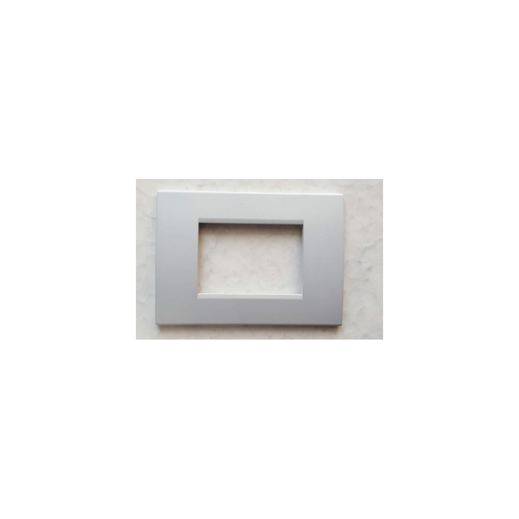 foto del prodotto trade shop placchette placche in abs per serie matix bticino compatibile 3 4 6 moduli color grigio chiaro 6 fori 