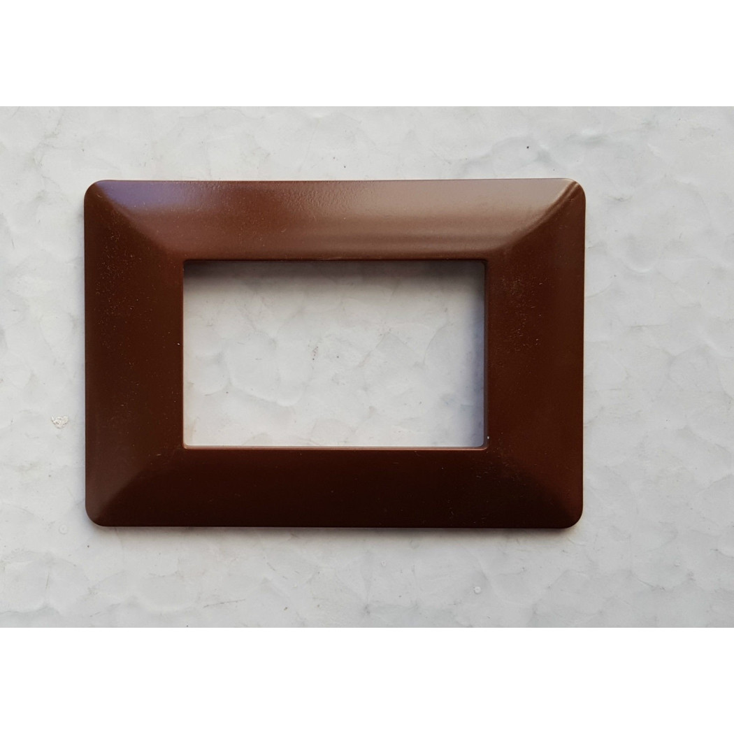 foto del prodotto trade shop placchette placche in abs per serie matix bticino compatibile 3 4 6 moduli color marrone 3 fori 