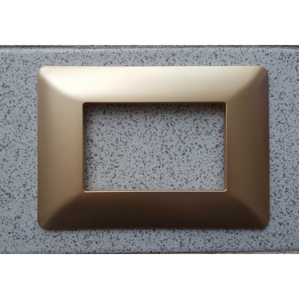 foto del prodotto trade shop placchette placche in abs per serie matix bticino compatibile 3 4 6 moduli color oro satinato 6 fori 