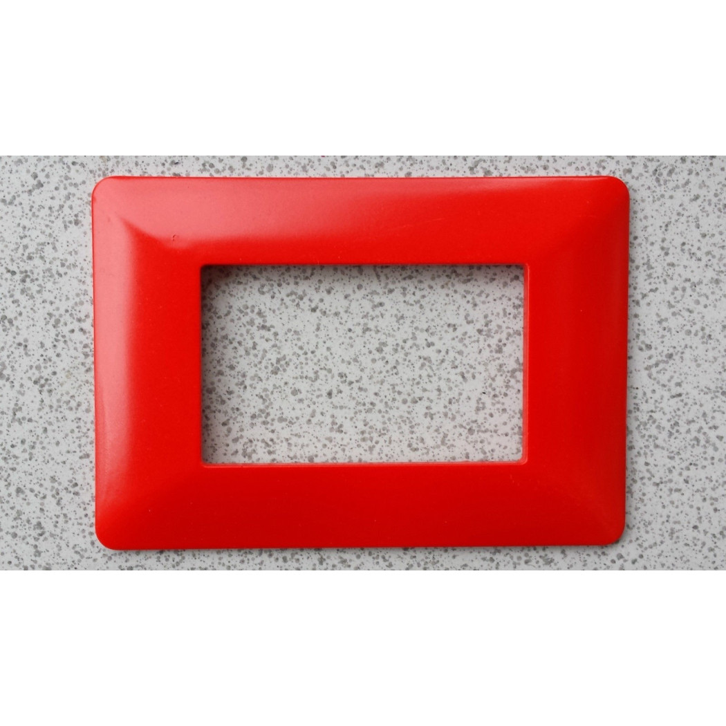 foto del prodotto trade shop placchette placche in abs per serie matix bticino compatibile 3 4 6 moduli color rosso fuoco 4 fori 