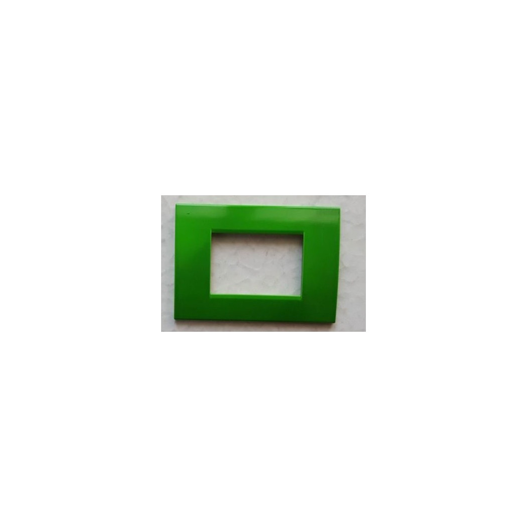 foto del prodotto trade shop placchette placche in abs per serie matix bticino compatibile 3 4 6 moduli color verde 6 fori 