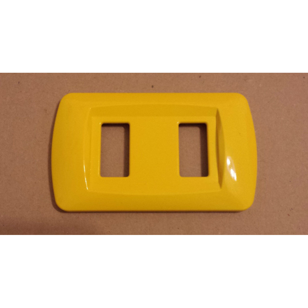 foto del prodotto trade shop placchette placche in abs serie magic bticino compatibili placca copriprese fori giallo 4 fori 