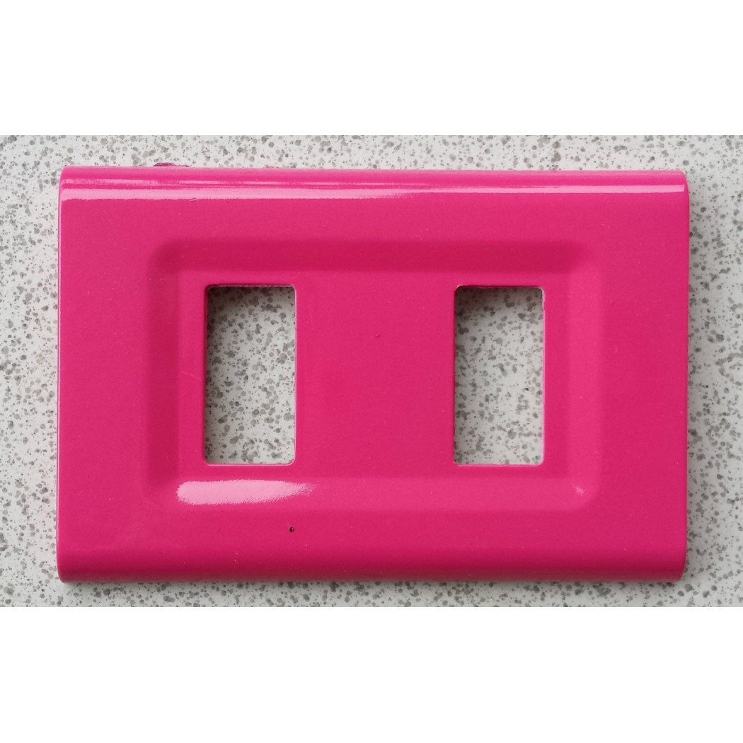 foto del prodotto trade shop placchette placche in abs serie magic elite bticino compatibili color copriprese fucsia 5 fori 