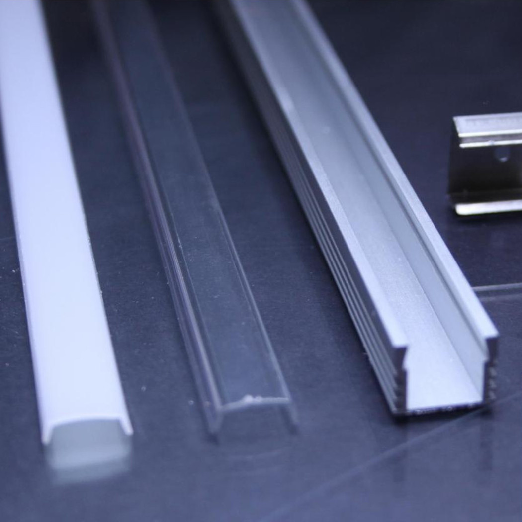 foto del prodotto trade shop profilo barra 1m alluminio per strip led cc 32 con coperchio opaco o trasparente copertura trasparente 