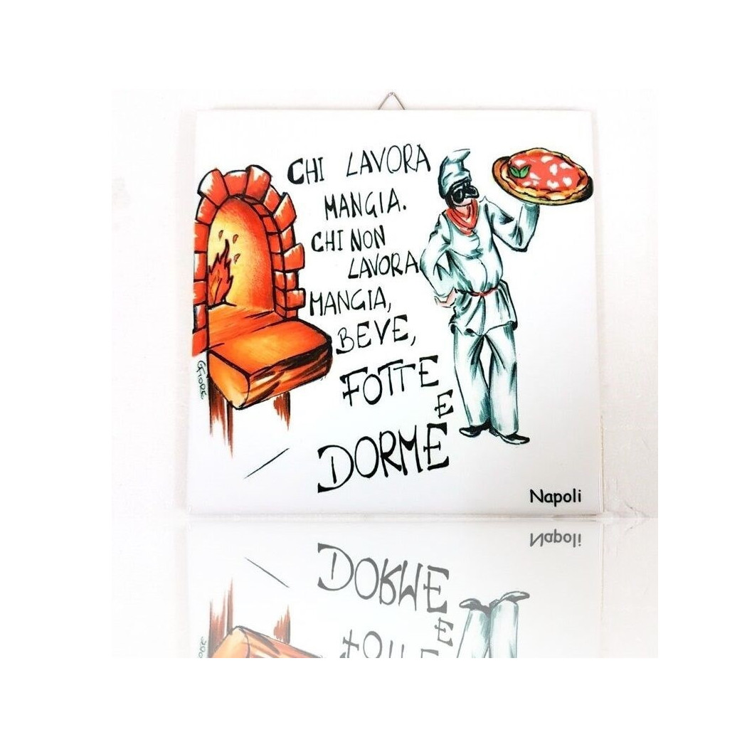 foto del prodotto trade shop quadretto piastrella decorativa porta fortuna ceramica chi lavora mangia 