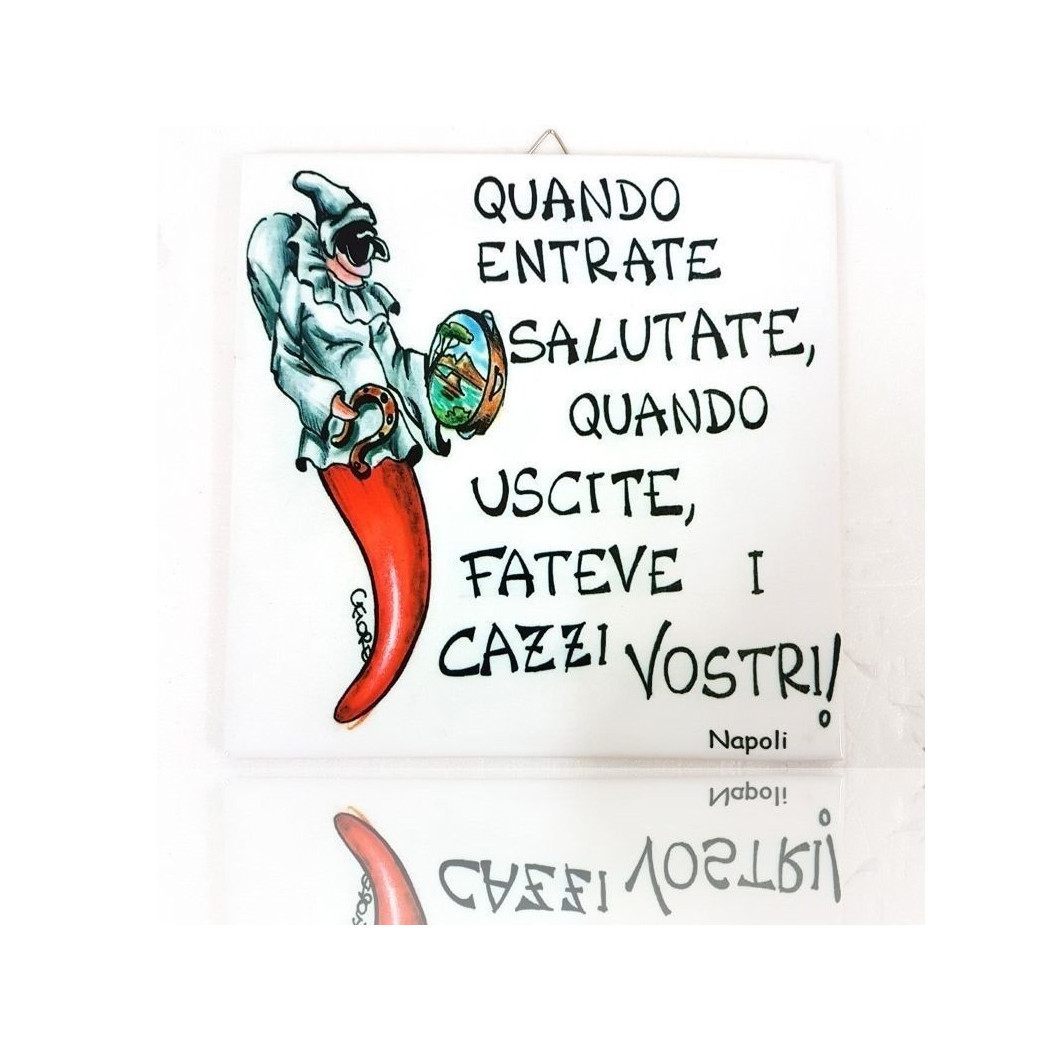foto del prodotto trade shop quadretto piastrella decorativa porta fortuna ceramica quando entrate saluta 