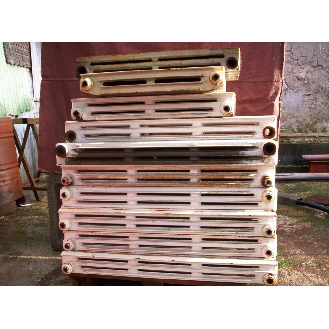 foto del prodotto trade shop - radiatore termosifone in ghisa a 3 colonne altezza 90 cm interasse 8,23 cm -