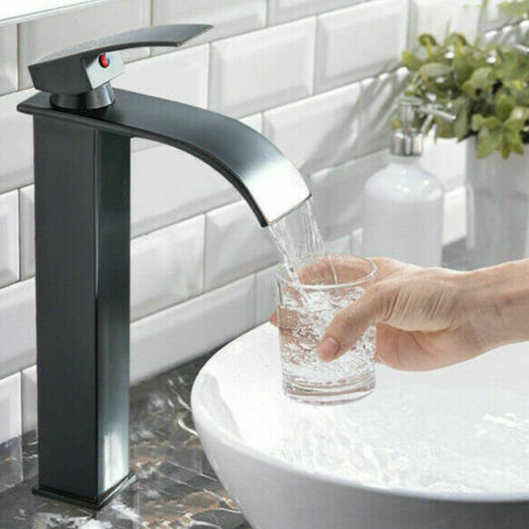 foto del prodotto trade shop - rubinetto alto da bagno design moderno a cascata miscelatore monocomando nero -