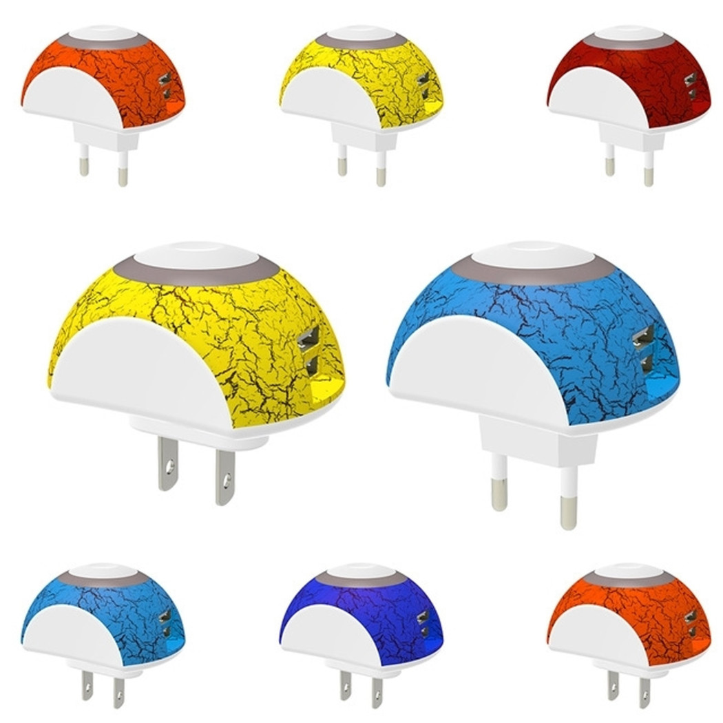 foto del prodotto trade shop spina presa 2.1a 2 porte usb luce notturna led lampada lettura carica batterie 