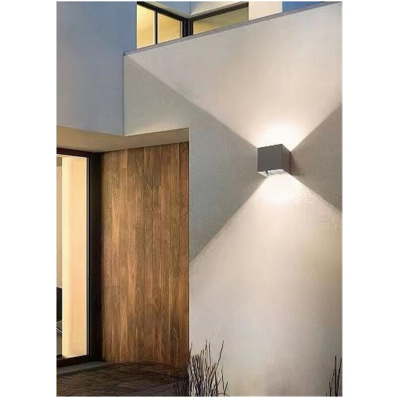 foto del prodotto trade shop traesio applique da parete 22watt grigio per esterno doppia emissione luminosa ip65 es66 bianco caldo 