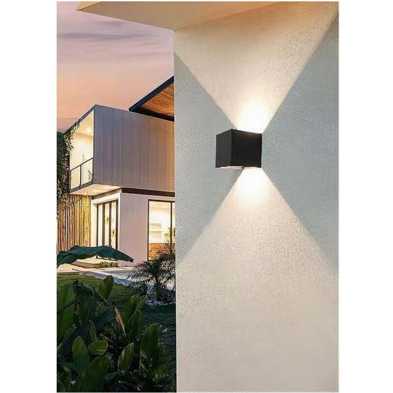 foto del prodotto trade shop traesio applique da parete nero 22 watt per esterno doppia emissione luminosa ip65 es66 bianco caldo 