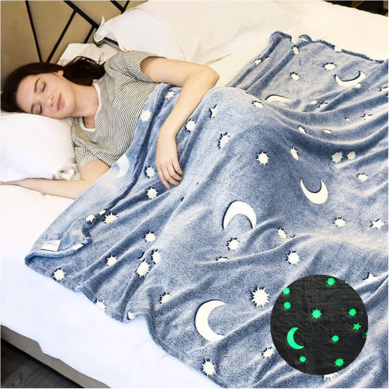 foto del prodotto trade shop traesio coperta plaid in pile con stelle che si illuminano al buio morbida idea regalo 