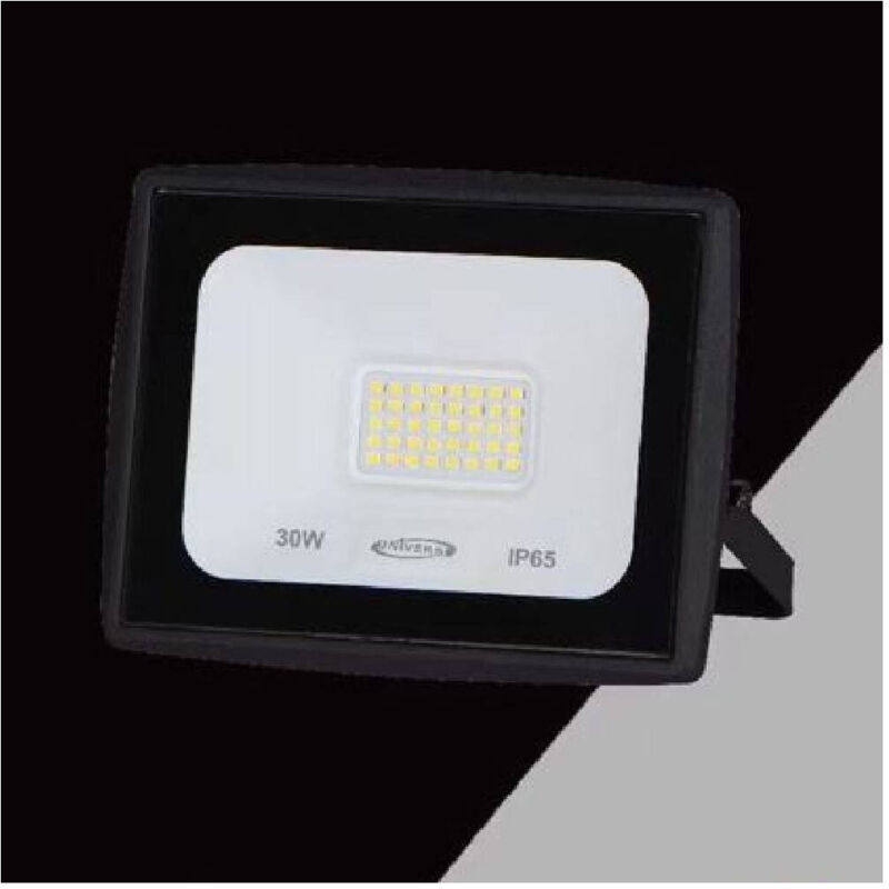 foto del prodotto trade shop traesio faretto led faro 30 watt 2700lm ip65 nero luce calda fredda naturale ek02 30w n bianco freddo 