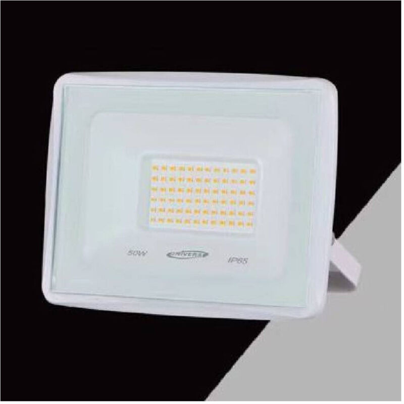 foto del prodotto trade shop traesio faretto led faro 50 w 4500 lm ip65 bianco luce calda naturale fredda ek02 50w b bianco freddo 