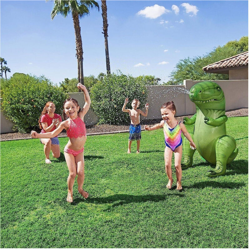 foto del prodotto trade shop traesio - gioco spruzza acqua a forma di dinosauro 9x75x122cm bambini 3 anni giardino 52294 -