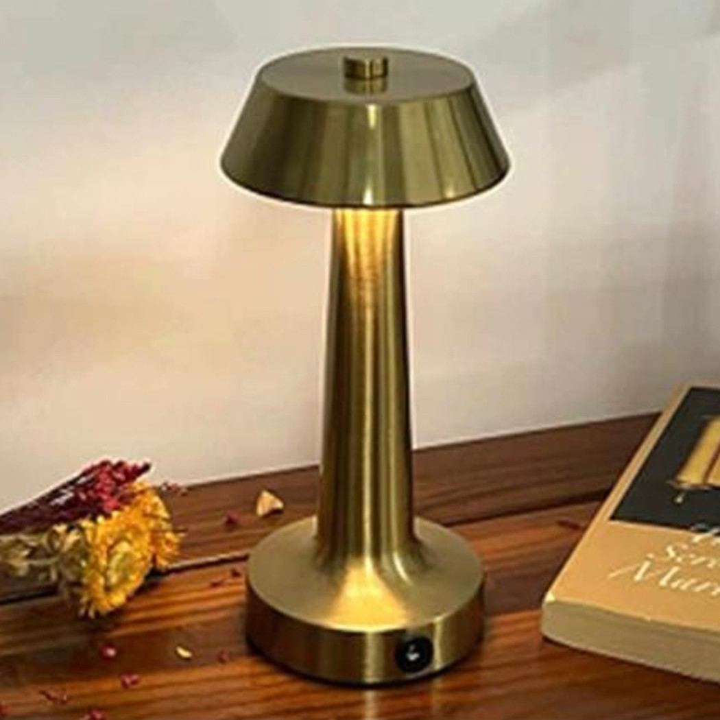 foto del prodotto trade shop traesio lampada da tavolo a led dorato ricaricabile usb lume luce calda per bar locali 