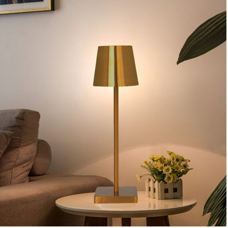 foto del prodotto trade shop traesio - lampada da tavolo a led usb ricaricabile oro per interno ed esterno luce calda -