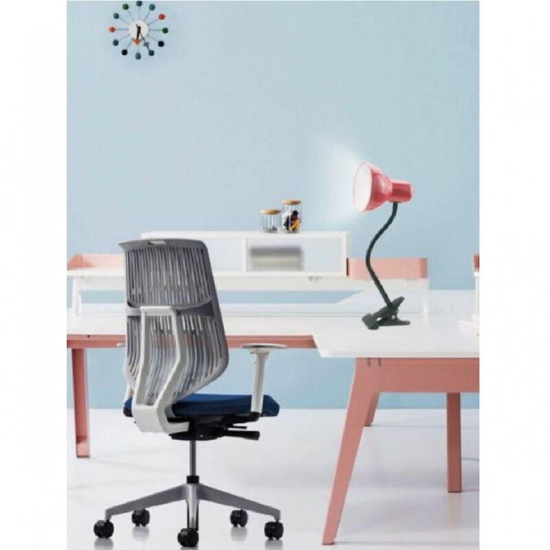 foto del prodotto trade shop traesio lampada snodabile da scrivania luce tavolo braccio flessibile orientabile pinza rosa