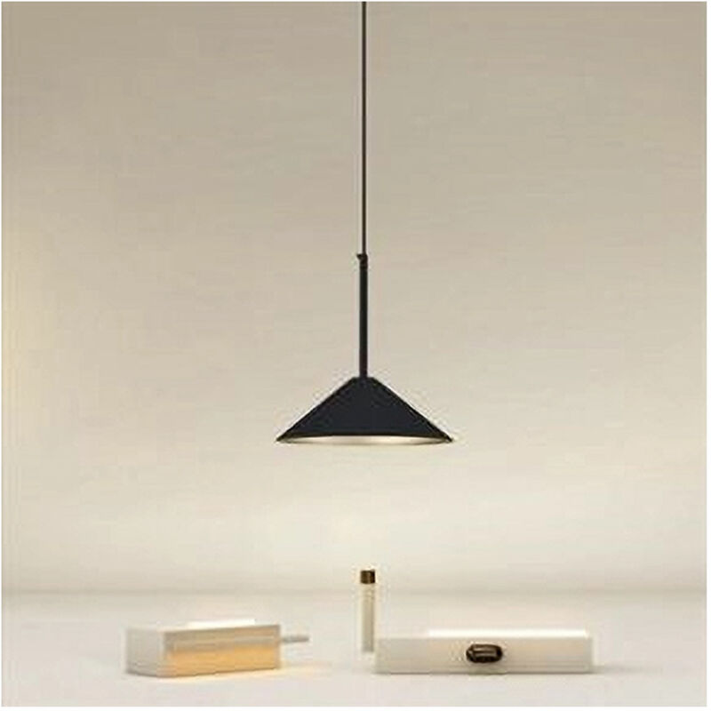 foto del prodotto trade shop traesio lampadario a sospensione moderno con paralume triangolare in ferro nero oro e27 33863 