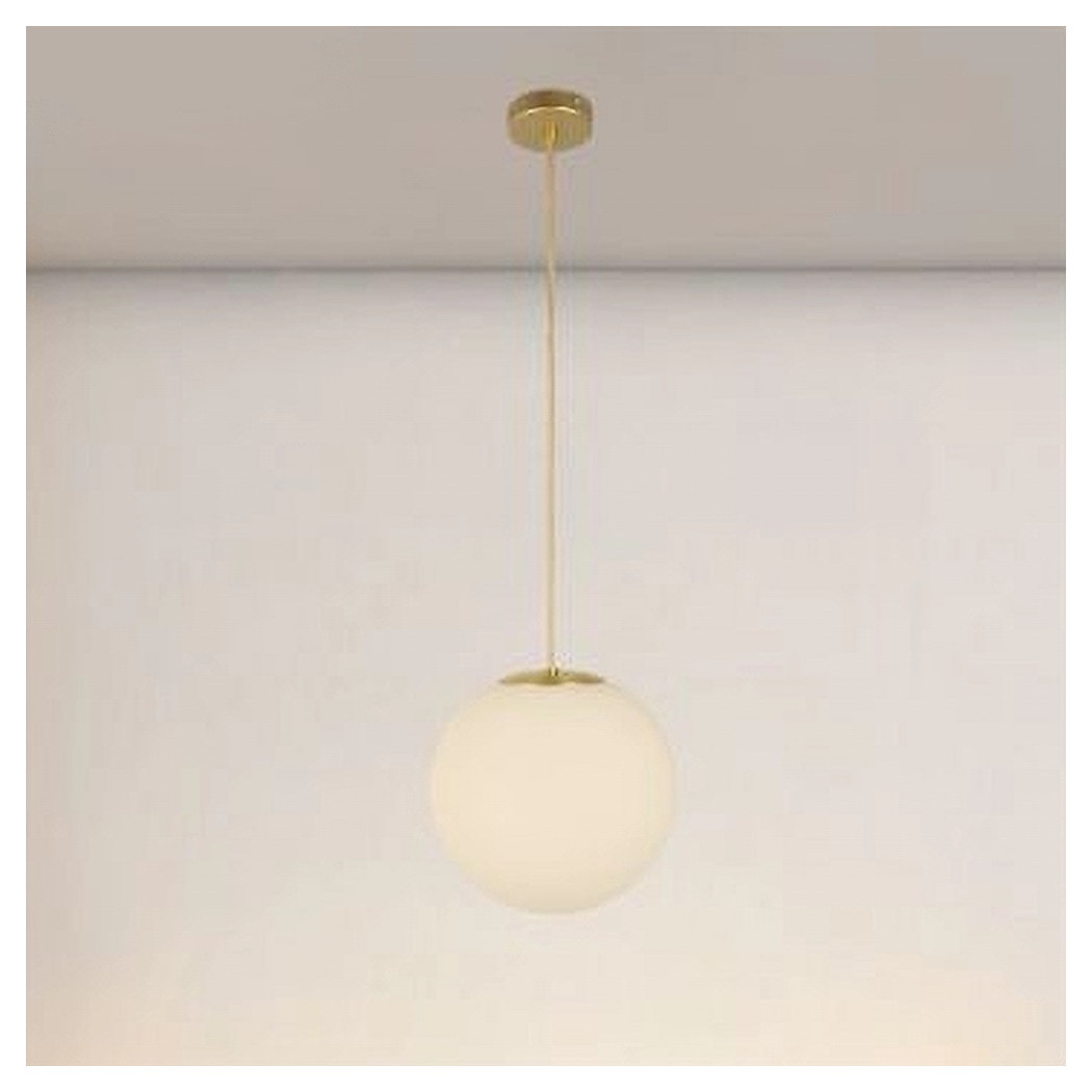 foto del prodotto trade shop traesio lampadario a sospensione oro con sfera vetro bianco attacco e27 moderno minimal 33504 