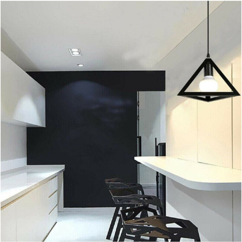 foto del prodotto trade shop traesio lampadario da soffitto a sospensione forma di triangolo 3d portalampada e27 a35 nero