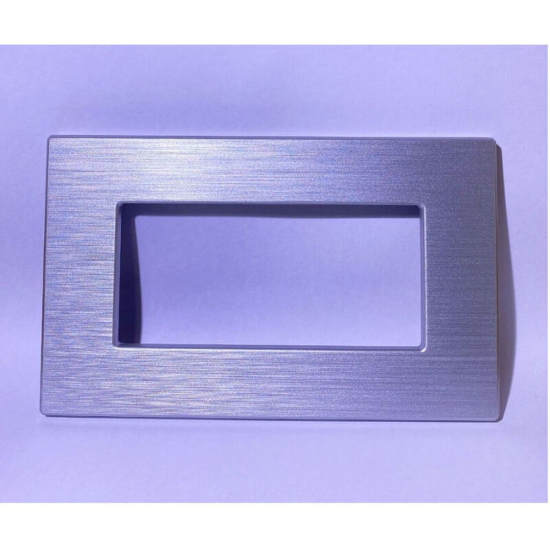foto del prodotto trade shop traesio placca dynamic 3 4 6m tecnopolimero satinato argento compatibile bticino axolute 4 fori 