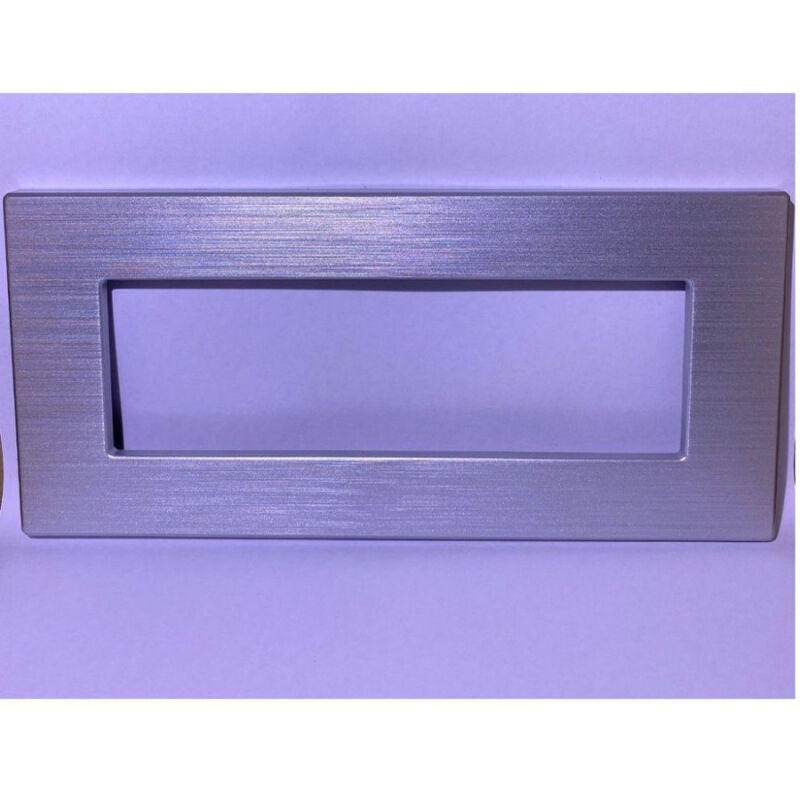 foto del prodotto trade shop traesio placca dynamic 3 4 6m tecnopolimero satinato argento compatibile bticino axolute 6 fori 