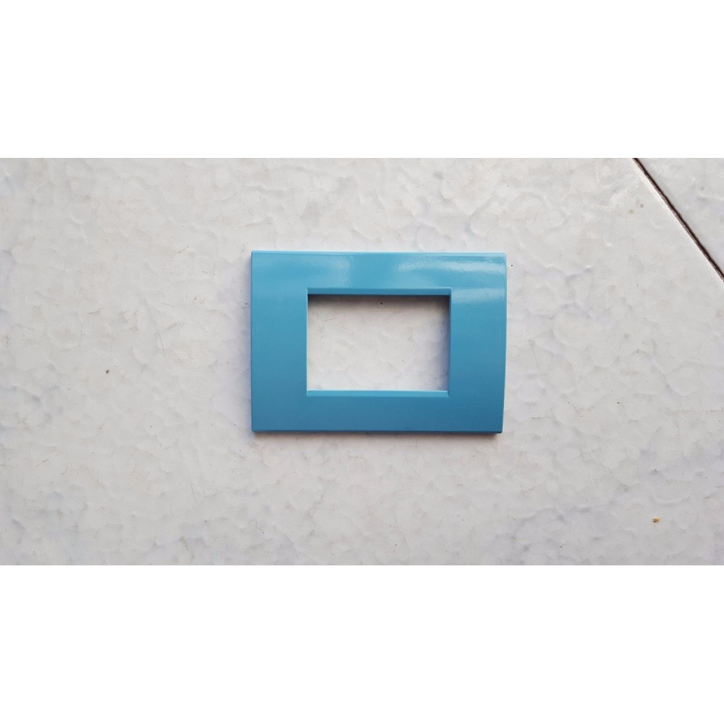 foto del prodotto trade shop traesio placca placche placchete compatibili living light in abs 3 4 7 posti colorate turchese 3 fori 
