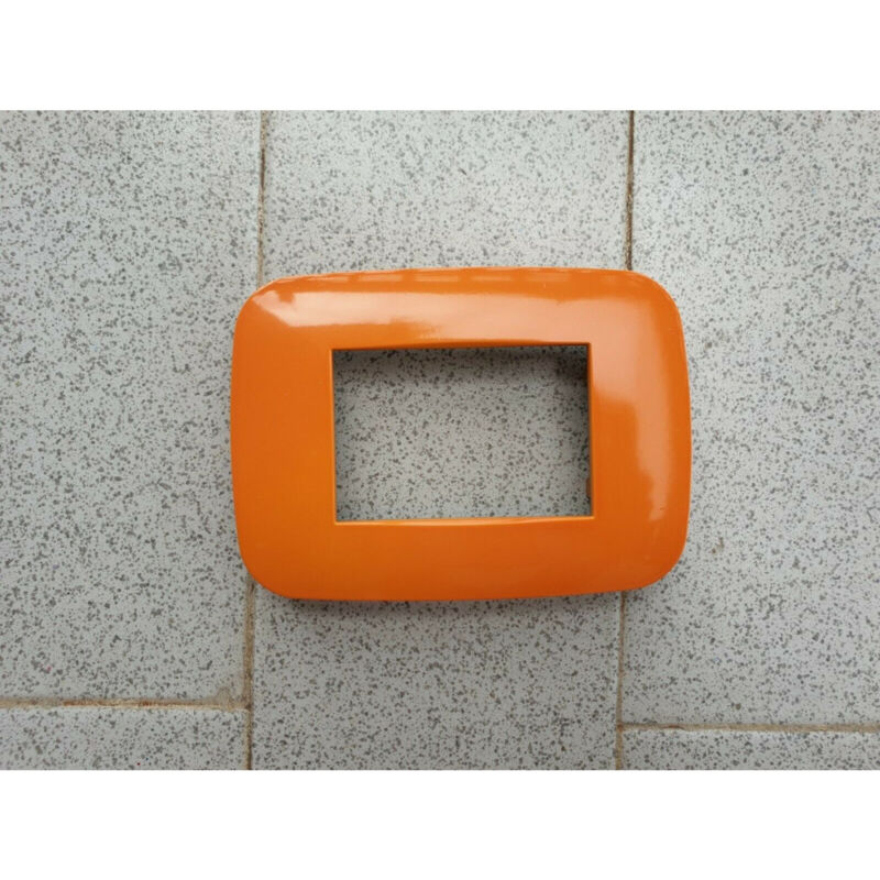 foto del prodotto trade shop traesio - placca placchetta placchette compatibili per serie axolute bticino colorate fori - arancione -3 fori -