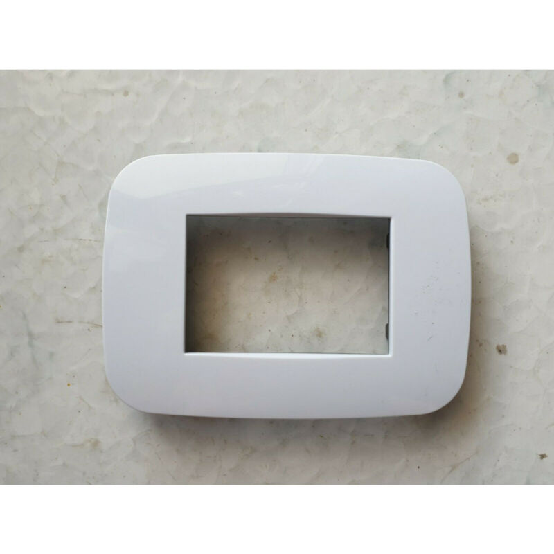 foto del prodotto trade shop traesio placca placchetta placchette compatibili per serie axolute bticino colorate fori bianco 7 fori 