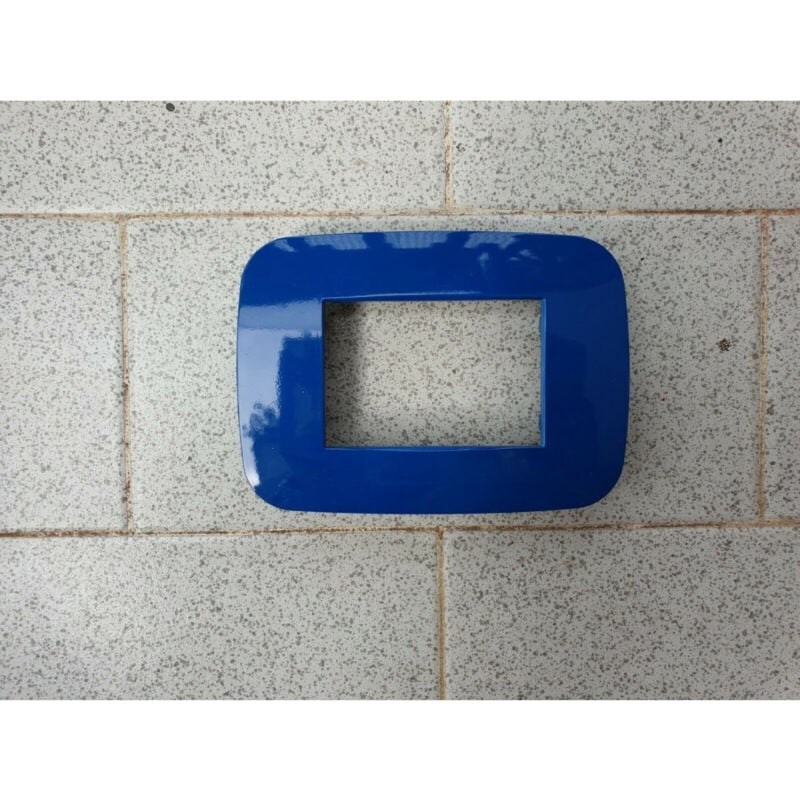 foto del prodotto trade shop traesio placca placchetta placchette compatibili per serie axolute bticino colorate fori blu 7 fori 