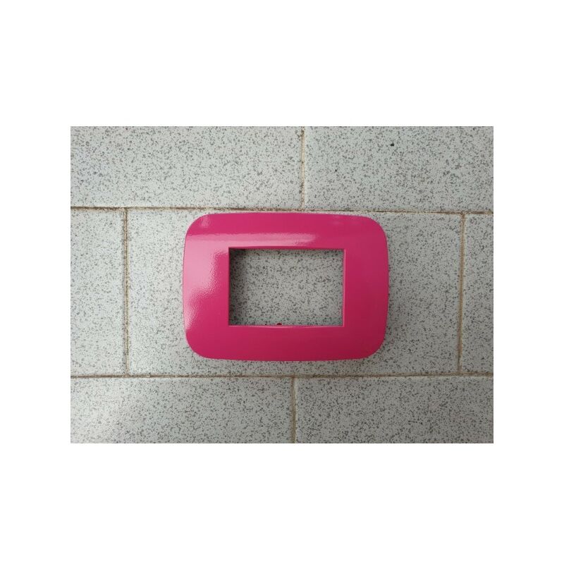 foto del prodotto trade shop traesio placca placchetta placchette compatibili per serie axolute bticino colorate fori fucsia 7 fori 