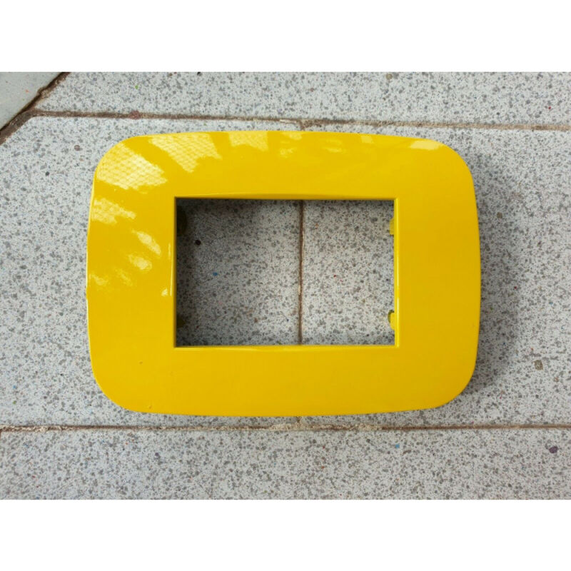 foto del prodotto trade shop traesio placca placchetta placchette compatibili per serie axolute bticino colorate fori giallo 7 fori 
