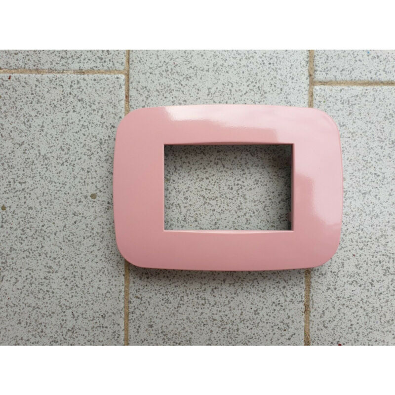foto del prodotto trade shop traesio placca placchetta placchette compatibili per serie axolute bticino colorate fori rosa 4 fori 