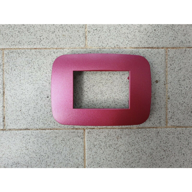 foto del prodotto trade shop traesio placca placchetta placchette compatibili per serie axolute bticino colorate fori rosa metallizzato 7 fori 