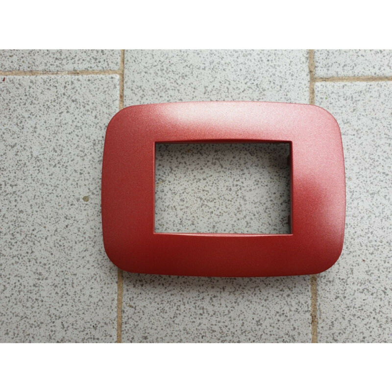 foto del prodotto trade shop traesio placca placchetta placchette compatibili per serie axolute bticino colorate fori rosso metallizzato 7 fori 