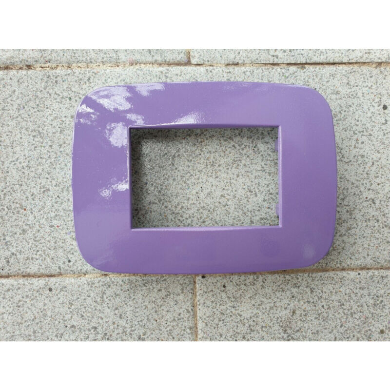 foto del prodotto trade shop traesio - placca placchetta placchette compatibili per serie axolute bticino colorate fori - viola -3 fori -