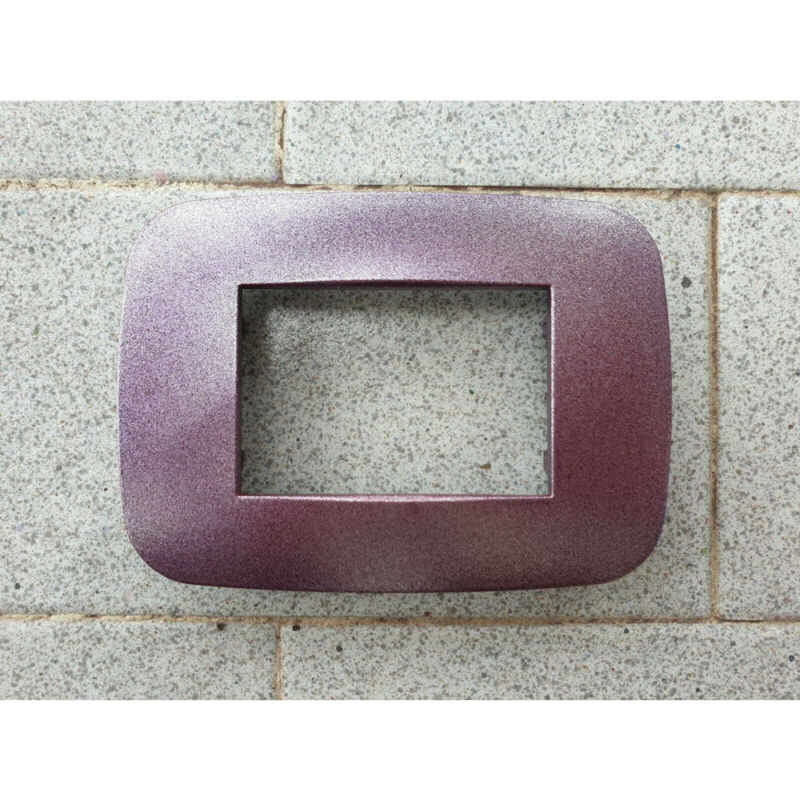 foto del prodotto trade shop traesio placca placchetta placchette compatibili per serie axolute bticino colorate fori viola metallizzato 7 fori 