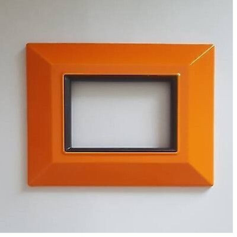 foto del prodotto trade shop traesio placca placchetta placchette compatibili per serie axolute bticino colorate sq arancione 7 fori 