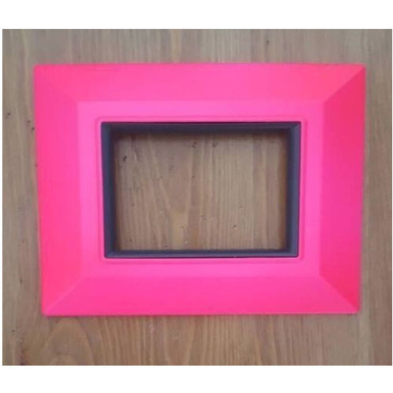 foto del prodotto trade shop traesio placca placchetta placchette compatibili per serie axolute bticino colorate sq fucsia 4 fori 