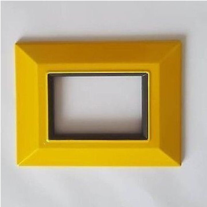 foto del prodotto trade shop traesio placca placchetta placchette compatibili per serie axolute bticino colorate sq giallo 7 fori 