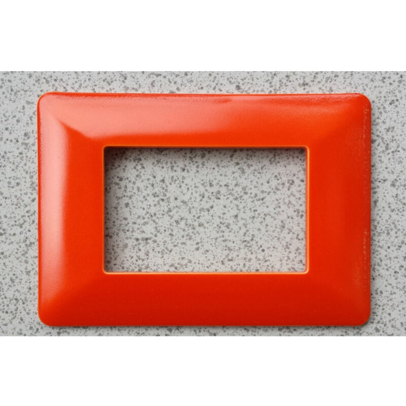 foto del prodotto trade shop traesio placchette placche in abs per serie matix bticino compatibile 3 4 6 moduli color arancione 3 fori 